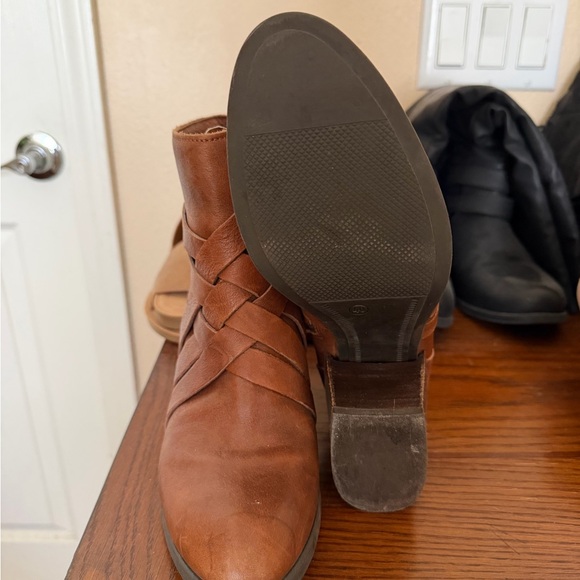 Women's Tan Wrapped-Strap Ankle Booties - Picture 2 of 3